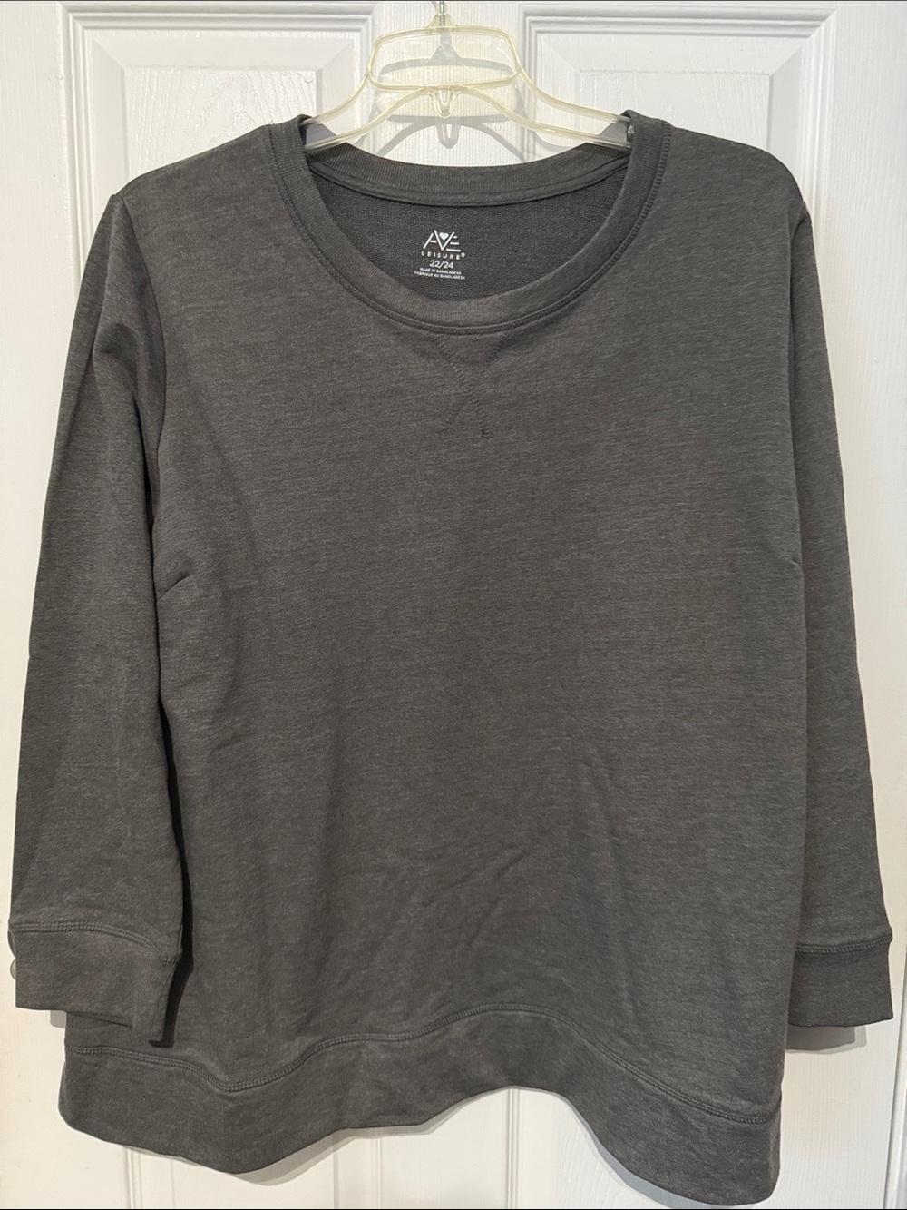 NWT AVE Women’s Dark Gray Crewneck Sweatshirt. Size22/24.